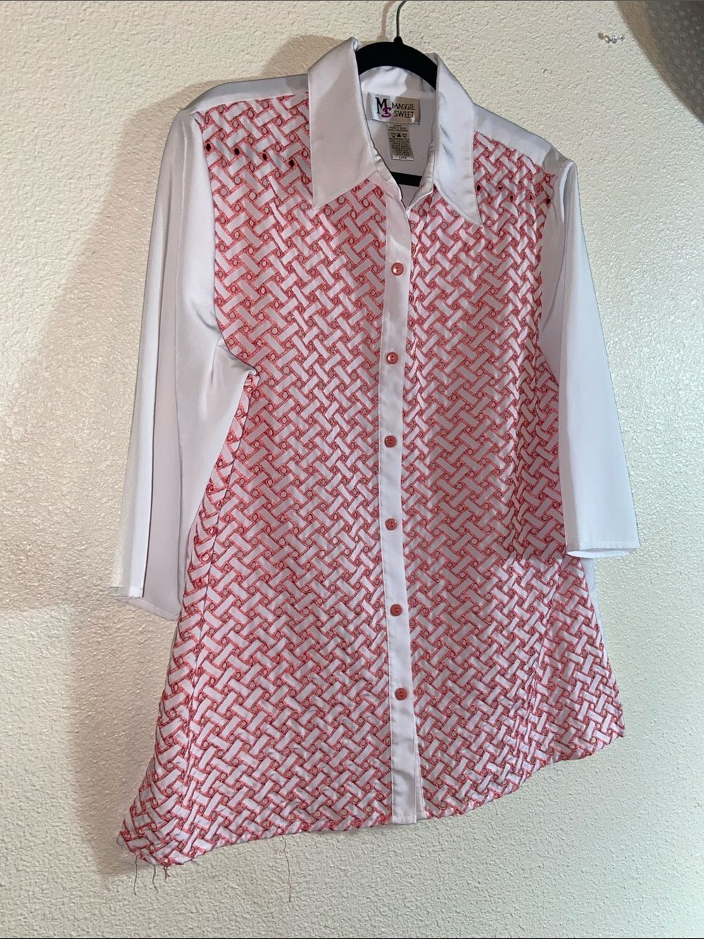 Maggie Sweet White & Coral Geometric Embroidery Button-Up Blouse Size Large